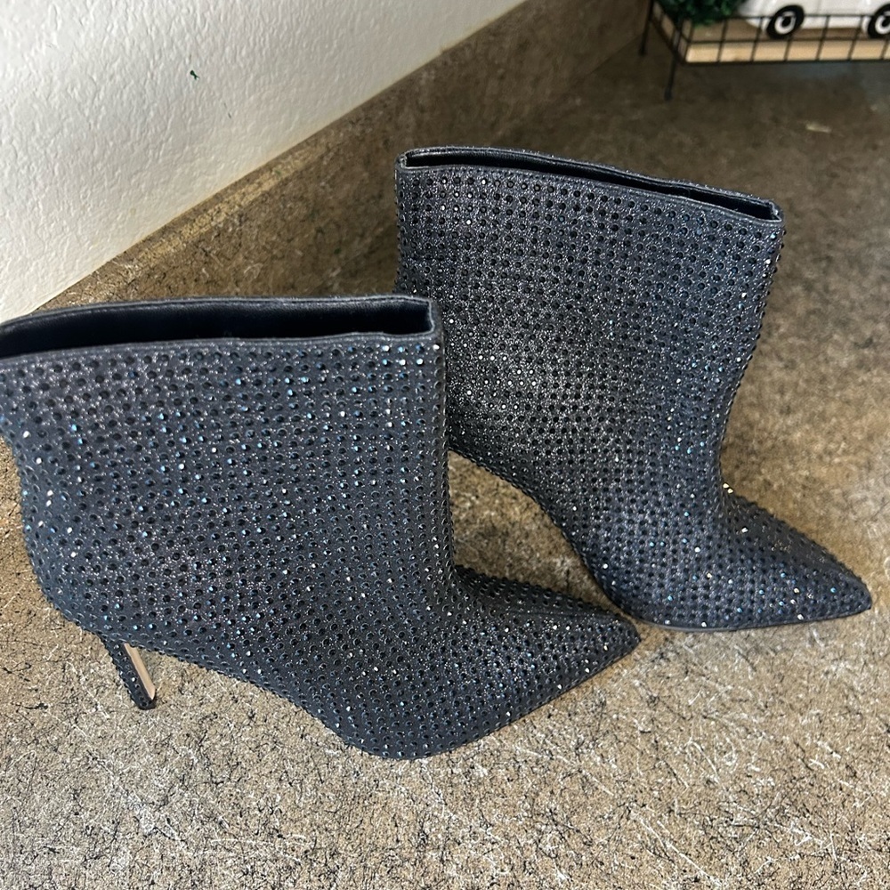 New Jewel Badgley Mischka Jude Rhinestone Ankle Bootie.
6 1/2